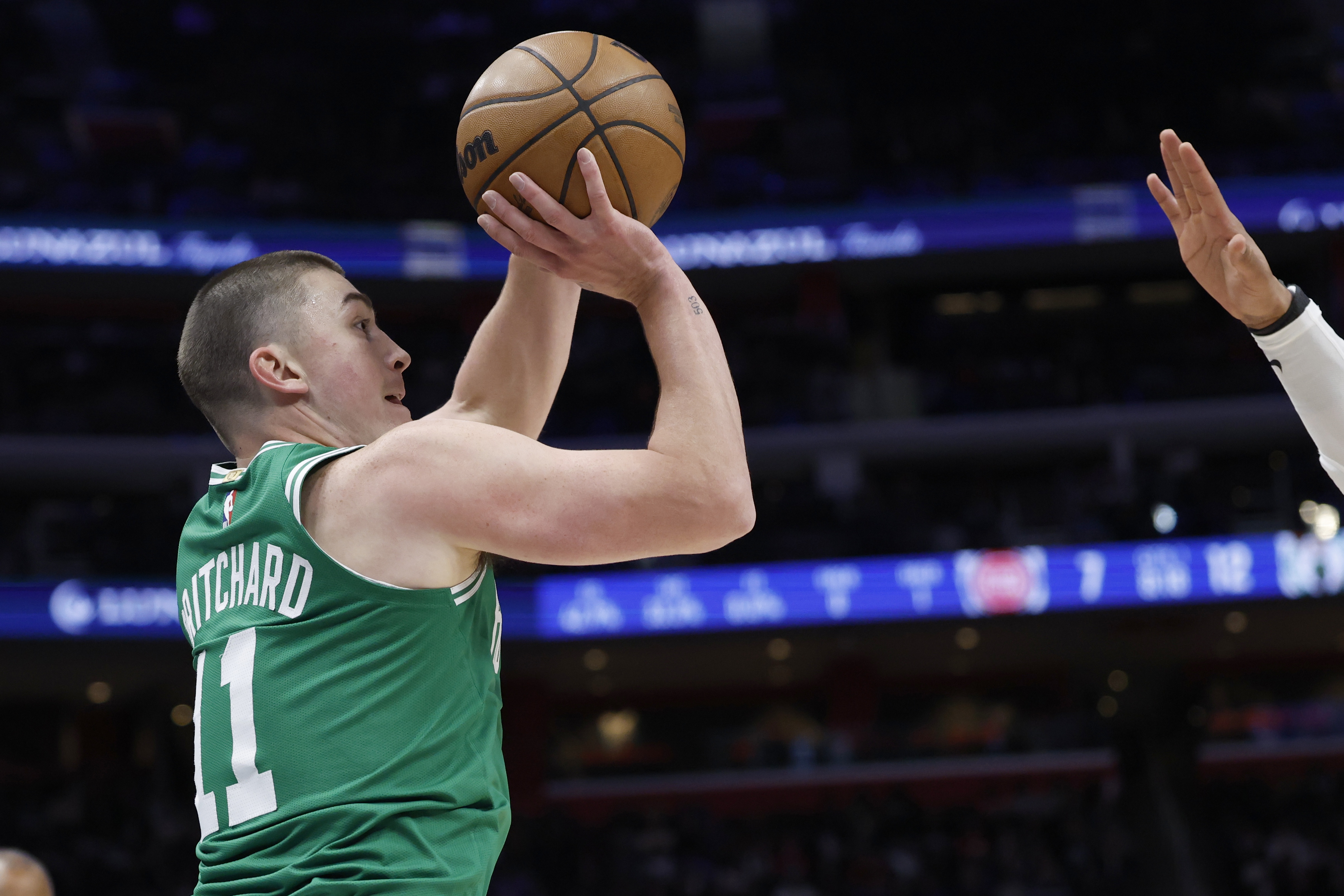 1米85乱杀!布朗&普理查德击穿湖人外防线 防守硬度是致命差距